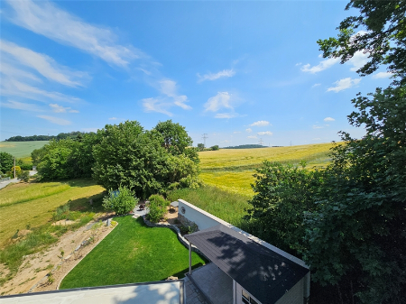 Ein bis Zweifamilienhaus am Ende einer Sackgasse mit Fernblick